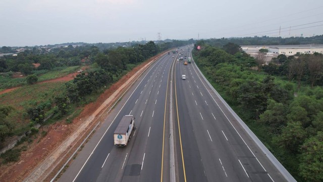 Lajur keempat pada Tol Jakarta Cikampek km 50 hingga km 66 telah dibuka untuk dilintasi kendaraan, siap menyambut arus mudik dan balik Lebaran 2023. Foto: Dok. Jasa Marga