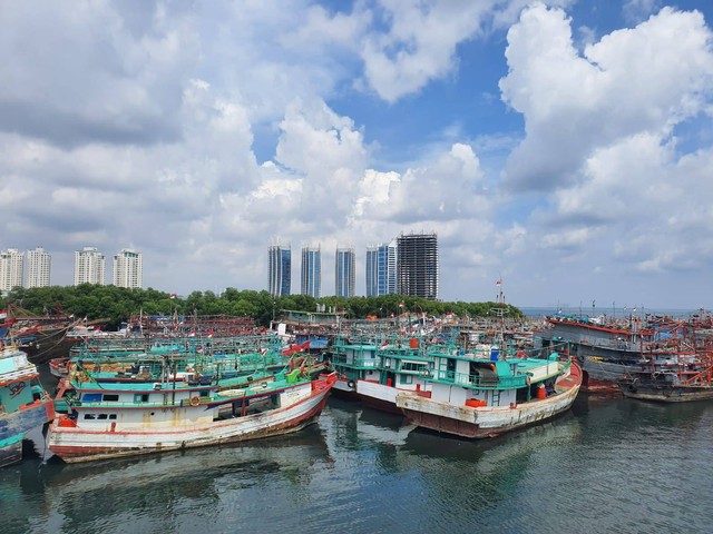 Kapal perikanan di Pelabuhan Perikanan (dokumentasi pribadi)