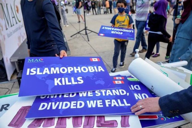 Masyarakat melakukan protes terkait Islamofobia, di Toronto, Ontario, Kanada 18 Juni, 2021. Foto: Alex Filipe/REUTERS