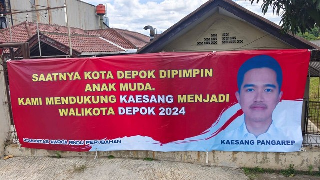 Spanduk dukungan Kaesang Pangarep maju pada Pilkada Kota Depok terpasang di Jalan Raya Siliwangi, Kota Depok. Foto: Dok. Istimewa