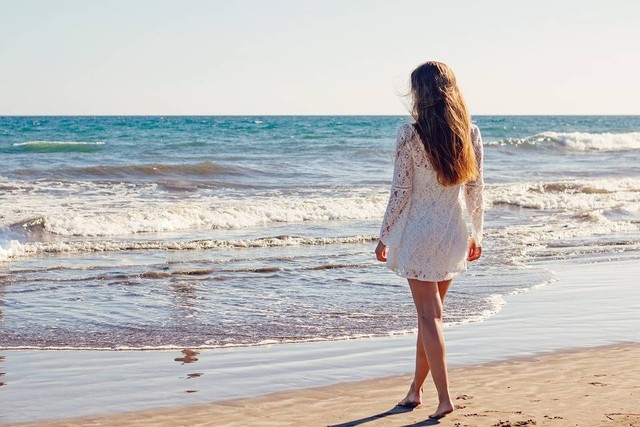 Ilustrasi pantai lovina - Sumber: https://pixabay.com/id/users/adamkontor-79075/