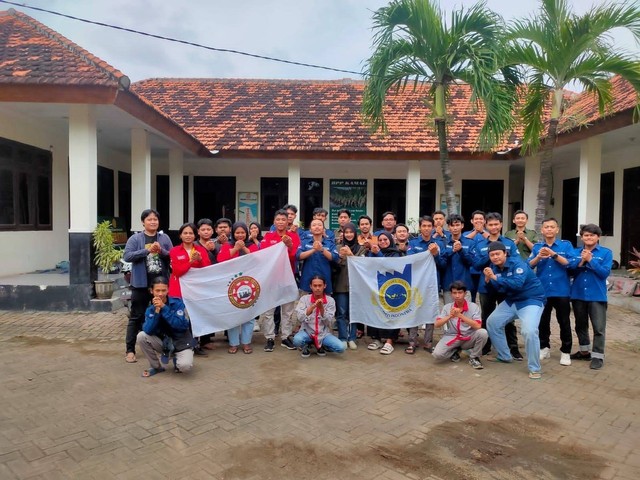 Foto bersama anggota IMTII yang hadir dalam kegiatan pra-konferensi IMTII 2023