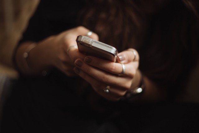 Ilustrasi Cara Mentransfer Pulsa Telkomsel , Unsplash/Priscilla Du Preezpriscilladupreez