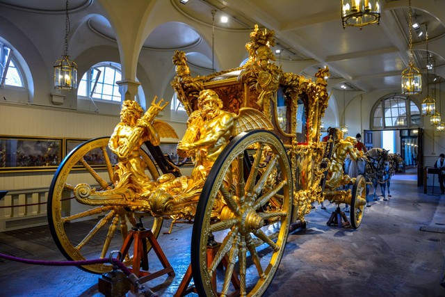 Gold State Coach, kereta kuda emas yang akan dipakai di penobatan Raja Charles III. Foto: Dave Goodman/Shutterstock