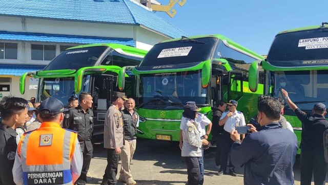 Dinas Perhubungan bersama Polda Lampung lakukan ramp check di Terminal Rajabasa. | Foto: Sinta Yuliana/Lampung Geh