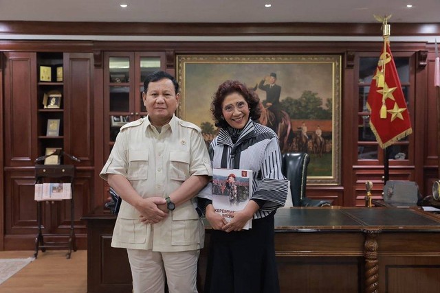 Menteri Pertahanan Prabowo Subianto menerima kunjungan Susi Pudjiastuti di Kantor Kemhan, Jakarta, Rabu (12/4). Foto: Instagram/@susipudjiastuti115