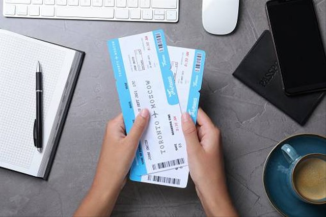 Ilustrasi Cara Memesan Tiket Pesawat secara Daring  Foto:Unsplash