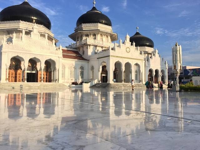 Masjid di Aceh, (rekomendasi tempat bukber di Banda Aceh), Foto oleh Olya Wijaya di Unsplash