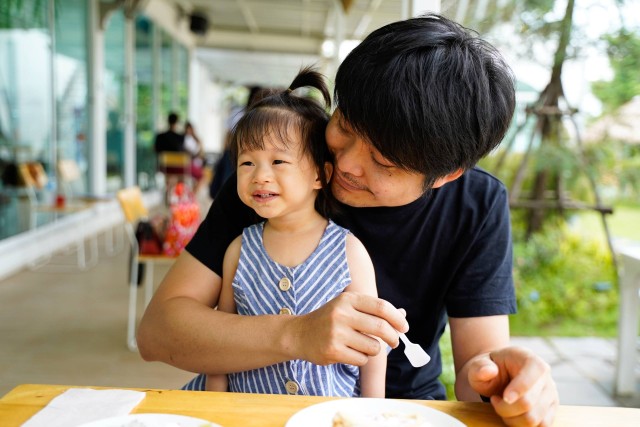 Kementerian PPPA Sebut Cuti Ayah Justru Tingkatkan Produktivitas Karyawan. Foto: Lesley Photograph/Shutterstock