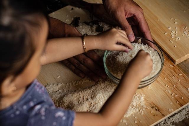 Waktu terbaik membayar zakat fitrah. Sumber: unsplash.com