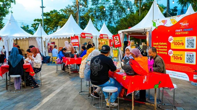 Festival kuliner 'Fast, Feast, Festive' by Ayomakan di Senayan Park hingga 16 April 2023. Foto: Ayomakan