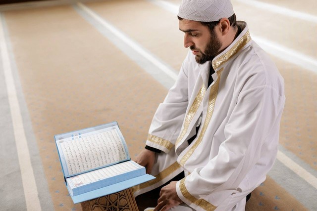 Ilustrasi Cara Mendapatkan Malam Lailatul Qadar. Sumber: Pexels.com/Alena Darmel
