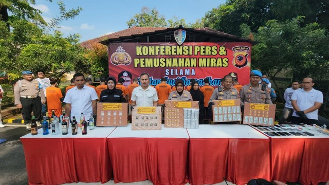 Pers rilis kasus peredaran narkoba di Mapolres Subang. Foto: Dok. Istimewa