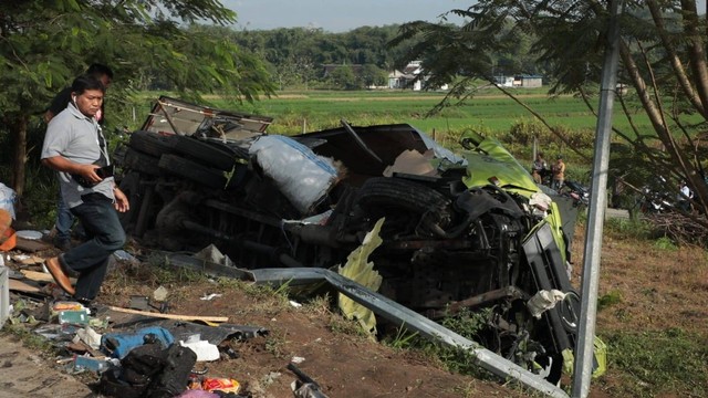 Salah satu truk yang terlibat kecelakaan.