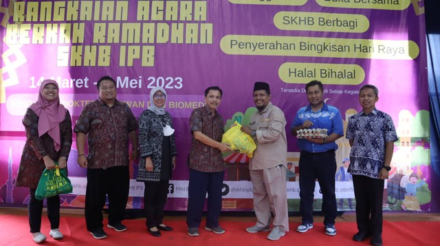 SKHB Bersama IKA FKH Selenggarakan Kegiatan Berbagi Bingkisan Hari Raya Ramadan