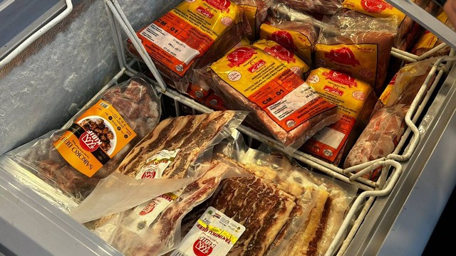 Daging kerbau beku impor asal India yang dijual di ritel modern, Jumat (14/4/2023). Foto: Nabil Jahja/kumparan