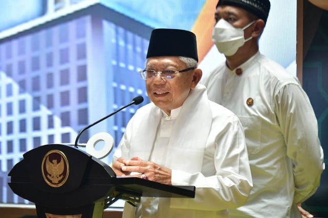 Wapres Ma'uf Amin usai menjalankan salat Isya dan Tarawih di Masjid Istiqlal, Jakarta, Jumat (14/4/2023). Foto: Dok. Setwapres