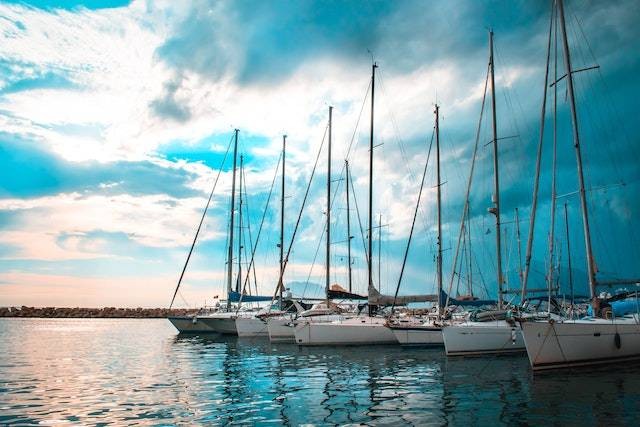 Ilustrasi bandara dan pelabuhan di Padang. Sumber foto: Dana Tentis dari Pexels