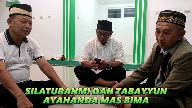 Bupati Lampung Timur, Dawam Rahardjo bersama orang tua Bima Yudho Saputro. | Foto: ist