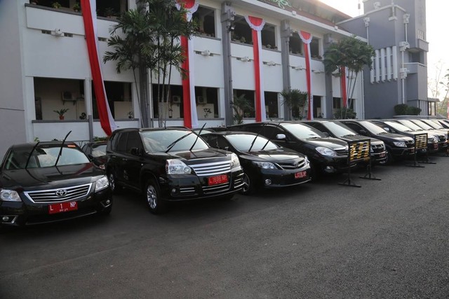 Kendaraan dinas yang terparkir di Balai Kota Surabaya. Foto: Diskominfo Surabaya 