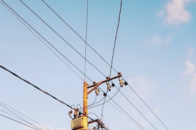 Ilustrasi cara menghemat energi, foto: Andre Moura/ Pexels