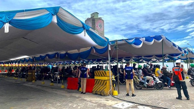 Pemudik motor via Pelabuhan Ciwandan mengalir lancar. Foto: Dok. ASDP 