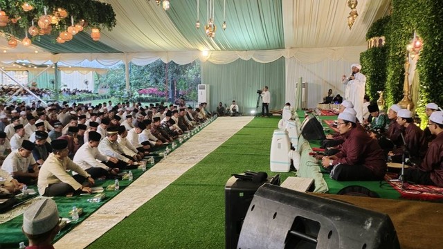 Acara buka bersama H Abdul Rasyid di kediamannya diisi ceramah agama oleh Habib Sayid Baraqbah. Foto: Lukman Hakim/InfoPBUN
