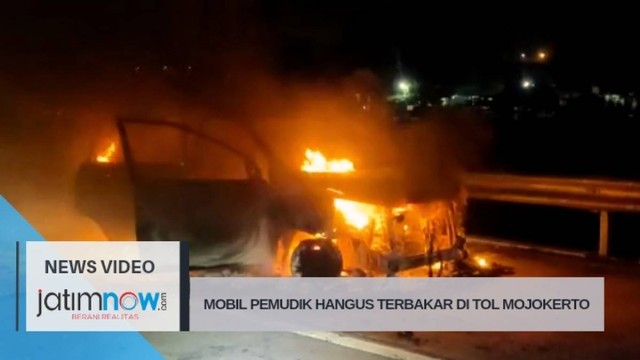 Mobil Pemudik Hangus Terbakar Di Tol Mojokerto