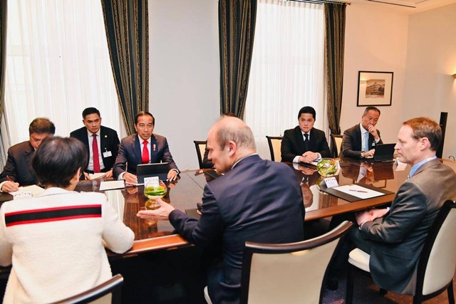 Presiden Jokowi menggelar pertemuan bisnis dengan tiga perusahaan Eropa di Hotel Kastens Luisenhoff, Hannover, Jerman. Foto: Dok. Laily Rachev - Biro Pers Sekretariat Presiden