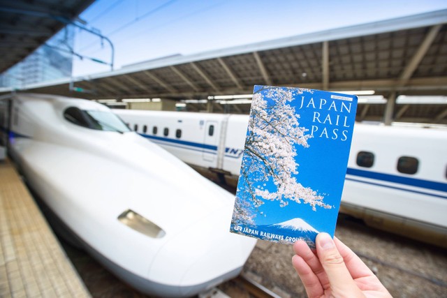 Ilustrasi JR Pass Jepang. Foto: YingHui Liu/Shutterstock