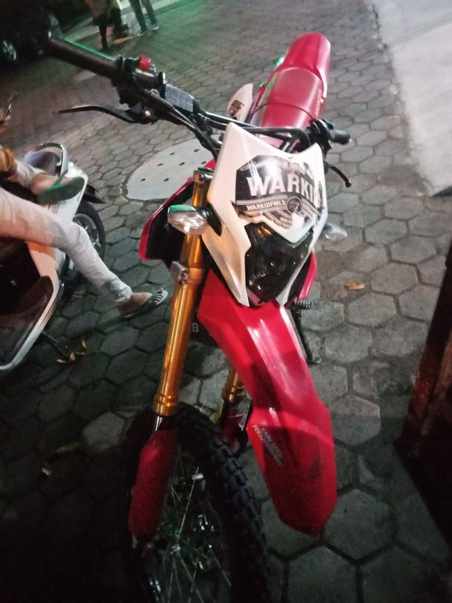 Motor Honda CRF yang dikendarai dengan arogan oleh pemuda di Bantul. Foto: Dok. Polres Bantul