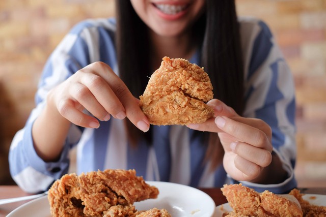 Ilustrasi ayam goreng tepung. Foto: chainarong06/Shutterstock