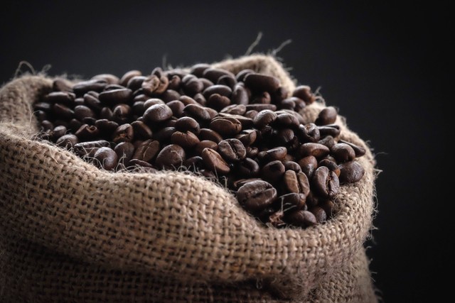 Ilustrasi Cara Membuat Kopi. Foto: Unsplash/Tina Gunakittinskie.