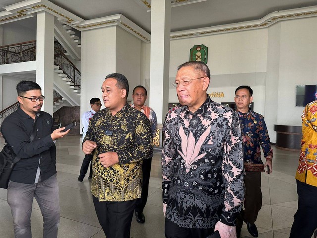 Kepala Badan Pelindungan Pekerja Migran Indonesia, Benny Rhamdani bersama Gubernur Kalbar, Sutarmidji. Foto: Teri/Hi!Pontianak