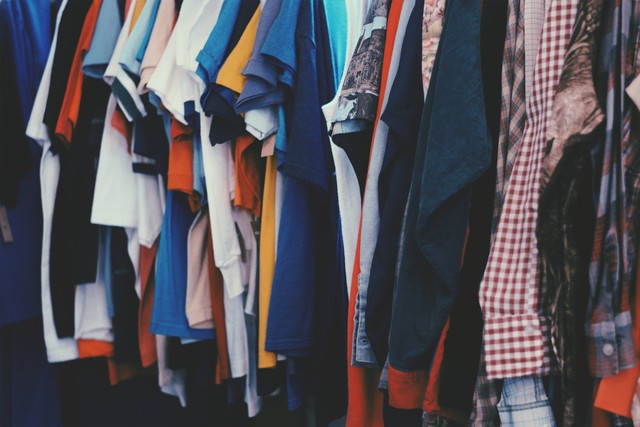 Ilustrasi Hukum Thrifting dalam Islam, Foto Unsplash Nick de Partee