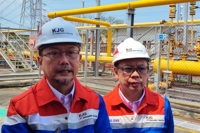 Direktur Keuangan dan Penunjang Bisnis PGN Fadjar Harianto Widodo saat ditemui di Stasiun Pipa Gas Tambak Lorok, Semarang, Senin (17/4). 
 Foto: Alfadillah/kumparan