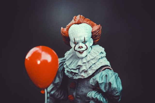 Ilustrasi Apa Itu Clown Attack? (Foto: Nong V | Unsplash.com)