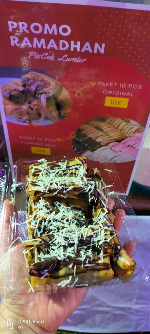 Salah satu kuliner Piscok Lumier Raja Rasa yang terdapat di Pasar Malam Jumapolo Karanganyar/Foto : Dokpri
