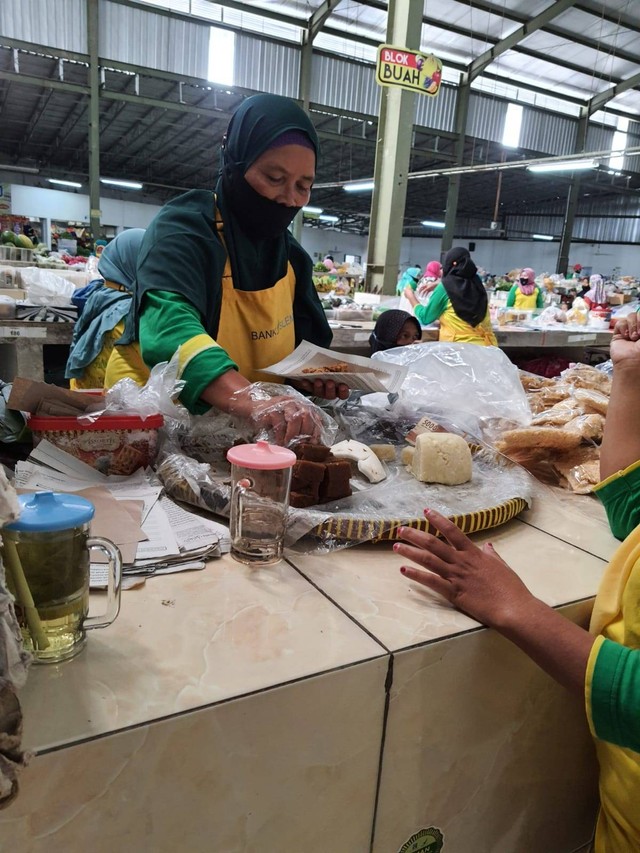 Pedagang Berjualan Pangan di Pasar Tradisional (sumber : dokumentasi pribadi)