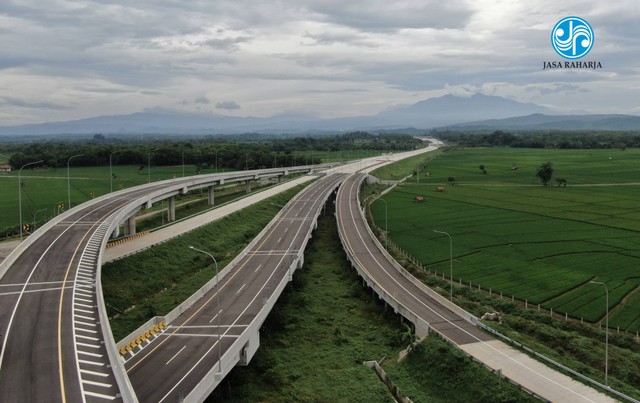 Program Jalur Mudik 2023,  Tol Cisumdawu. Foto: Aditia Noviansyah/kumparan