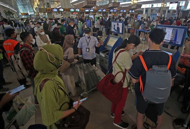 Puncak Arus Mudik Rabu 19 April, 164 Ribu Penumpang Padati Bandara ...