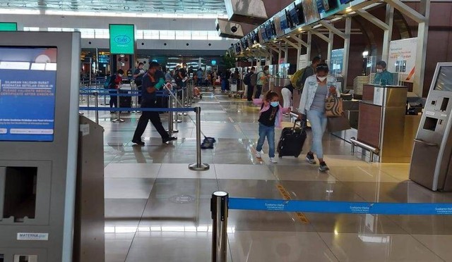 Situasi Bandara Soekarno-Hatta, Tangerang pada puncak arus mudik Lebaran 2023 hari ini, Rabu, (19/4).  Foto: Dok. Istimewa