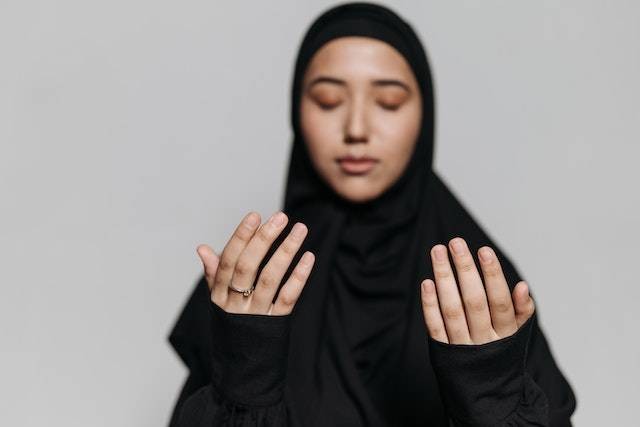 Ilustrasi bacaan doa menerima zakat fitrah, sumber foto: Pavel Danilyuk/Pexels