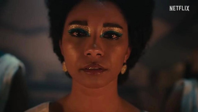 Aktris Adele James sebagai Ratu Cleopatra untuk serial dokumenter Netflix Queen Cleopatra. Foto: Netflix