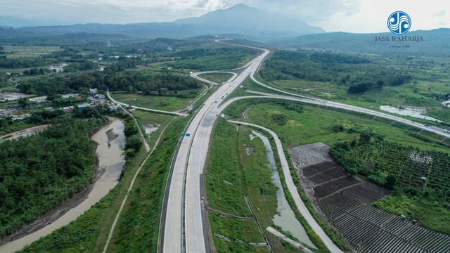 Jasa Raharja Program Mudik 2023 - Suasana Tol Cisumdawu.  Foto: Aditia Noviansyah/kumparan