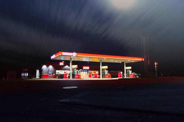Ilustrasi SPBU di tol Solo. Sumber: Pexels/Jonathan Petersson