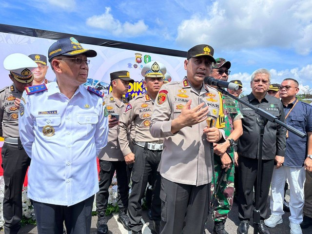 11 Bus Polisi Ikut Antarkan Warga Kalbar Mudik Gratis ke Kampung Halaman (1)