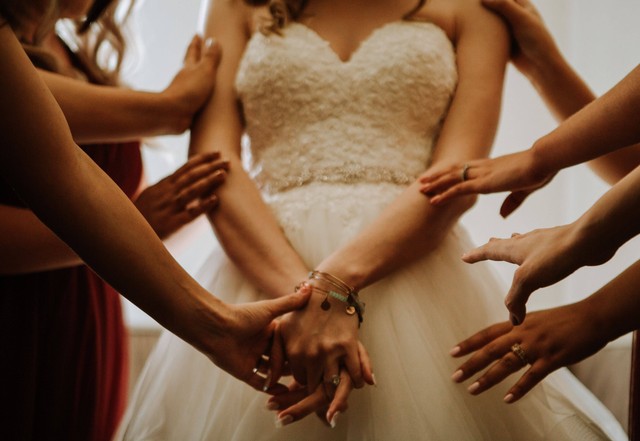 Ilustrasi Persiapan Wanita Sebelum Menikah. Foto: dok. Omar Lopez (Unsplash)