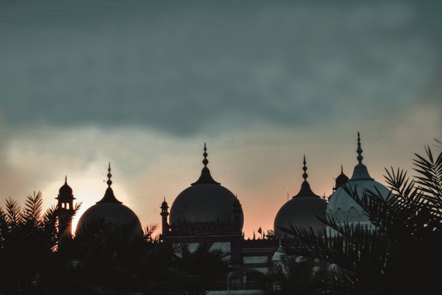 Ilustrasi Ucapan Selamat Hari Raya Idul Fitri dalam Bahasa Inggris, Unsplash/Abdullah Inam
