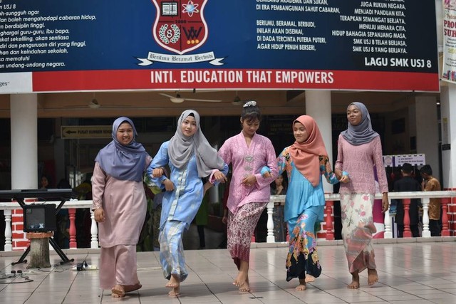 Ilustrasi Tujuan Halal Bihalal di Sekolah Foto:Unsplash